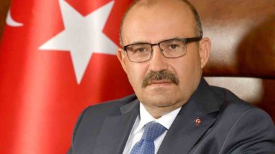Balıkesir Valisi İsmail Ustaoğlu, yayımladığı 24 Kasım mesajında öğretmenlerin fedakârlıkla