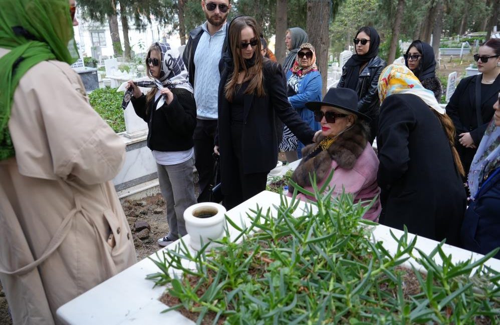 Banu Alkan’ın acı günü Ünlü sanatçı Banu Alkan, trafik kazasında yaşamını yitiren kardeşi Osman