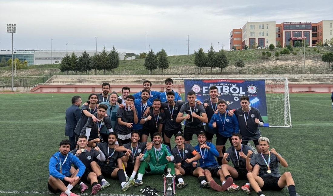 ÜNİLİG’de Grup Liderliği BANÜ Futbol Takımı’nın oldu ÜNİLİG Futbol Türkiye Şampiyonası Eleme Grubu maçlarını tamamlayan Bandırma Onyedi