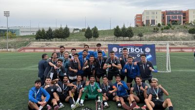 ÜNİLİG Futbol Türkiye Şampiyonası Eleme Grubu maçlarını tamamlayan Bandırma Onyedi