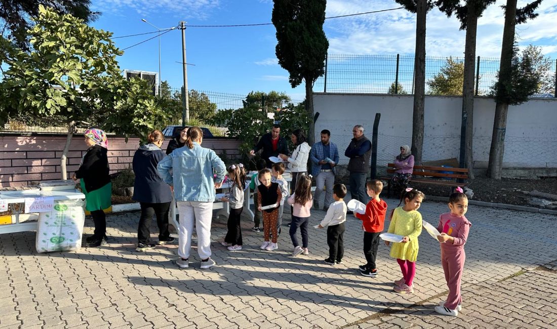 Bandırma’da Gazze’ye destek kermesi Aksakal Umut Akkaya Ortaokulu’nun düzenlediği yardım kermesinden elde edilen gelir