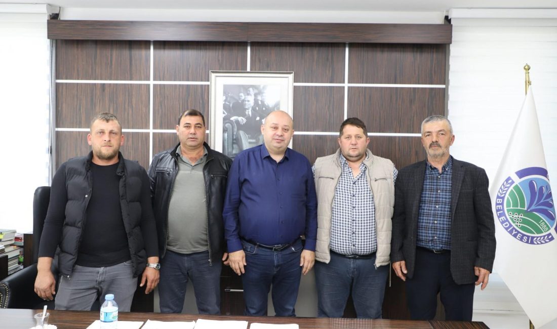 Kumköy Mahalle Muhtarı Mehmet Özmen ve azaları, Gönen Belediye Başkanı