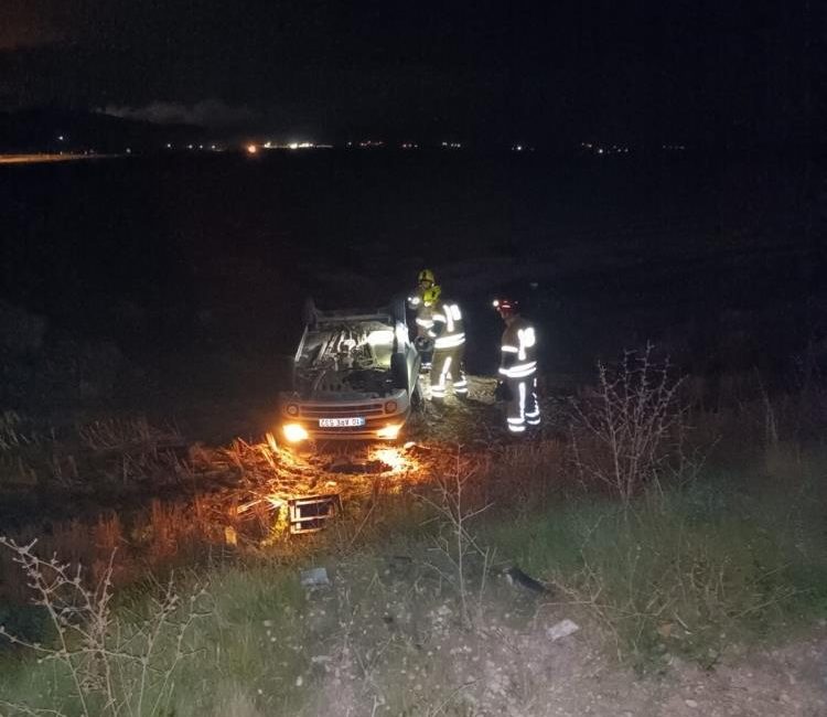 Tuzakçı Mahallesi kavşağında tek taraflı trafik kazası meydana geldi. 10