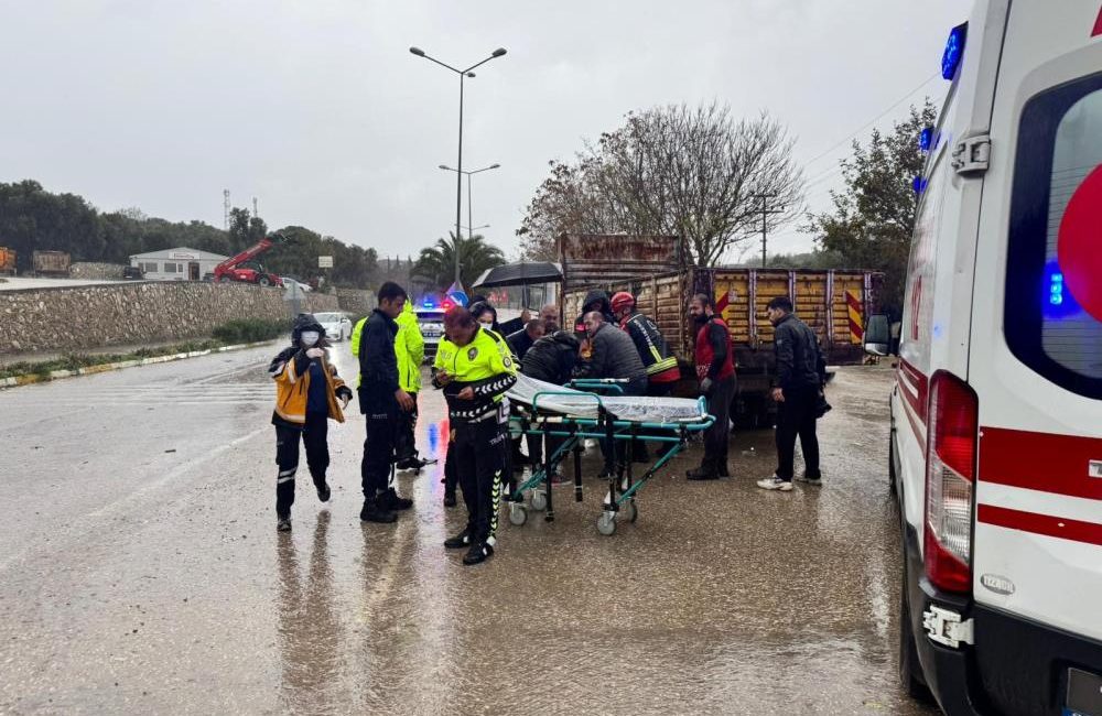 Erdek’te kamyon ile motosikletin çarpıştıği kazada 1 kişi yaralandı. Edinilen