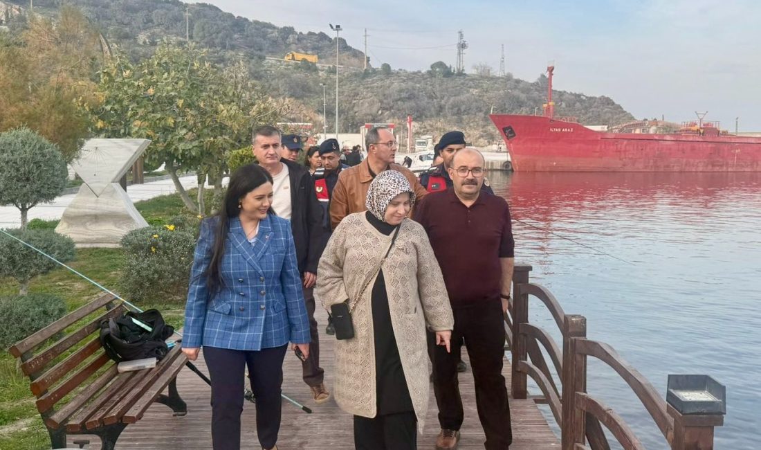 Balıkesir Valisi, Marmara Adası’nda vatandaş ile buluştu Vali İsmail Ustaoğlu, eşi Şenay Ustaoğlu ile birlikte Marmara Adası’nda