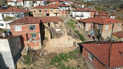  Sındırgı ‘da 27 Ekim’de meydana gelen 6 büyüklüğündeki depremin ardından
