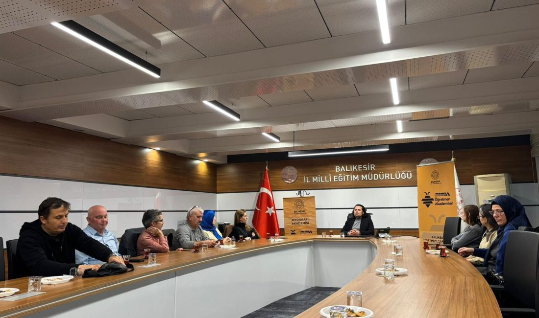 Balıkesir’de Öğretmen Akademileri yeni döneme tarihle başladı Balıkesir Öğretmen Akademileri’nin 2025-2026 yılı ilk etkinliğinde tarih sahnesine güçlü