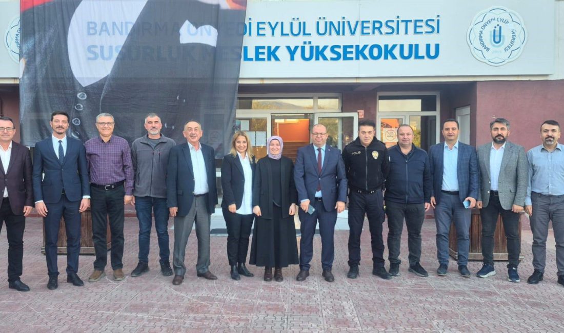 Kaymakam Gülen, Susurluk MYO’da paydaşlarla bir araya geldi Susurluk Kaymakamı Turgut Gülen, Susurluk Meslek Yüksekokulu’nda yapılan Birim Danışma