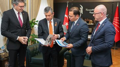 Depremlerle sarsılan Sındırgı için hazırlanan rapor CHP Genel Başkanı Özgür
