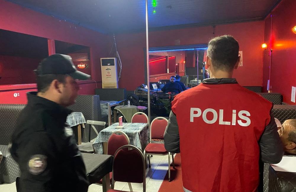 Gönen’de asayiş ve trafik uygulaması: 455 şahıs sorgulandı, 7 bin 494 TL ceza kesildi Gönen’de İlçe Emniyet Müdürlüğü ekipleri tarafından asayiş ve trafik yönünden