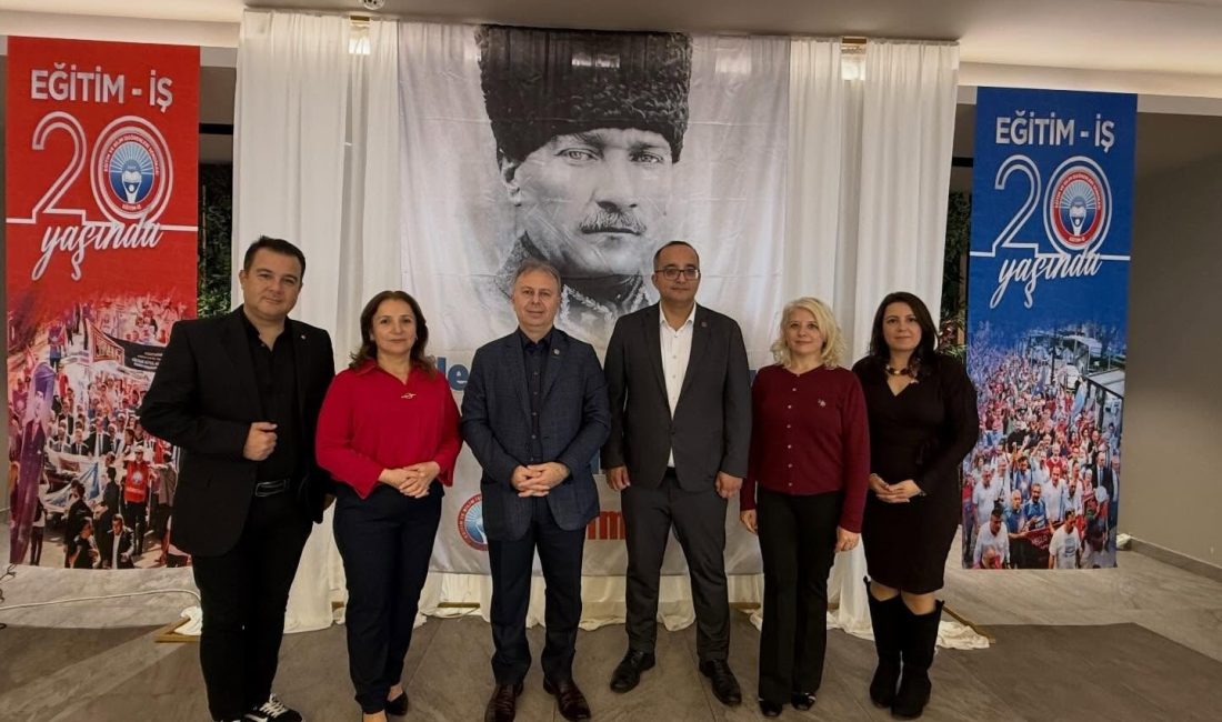 Bandırma’da 24 Kasım Öğretmenler Günü kapsamında düzenlenen Birlik ve Dayanışma