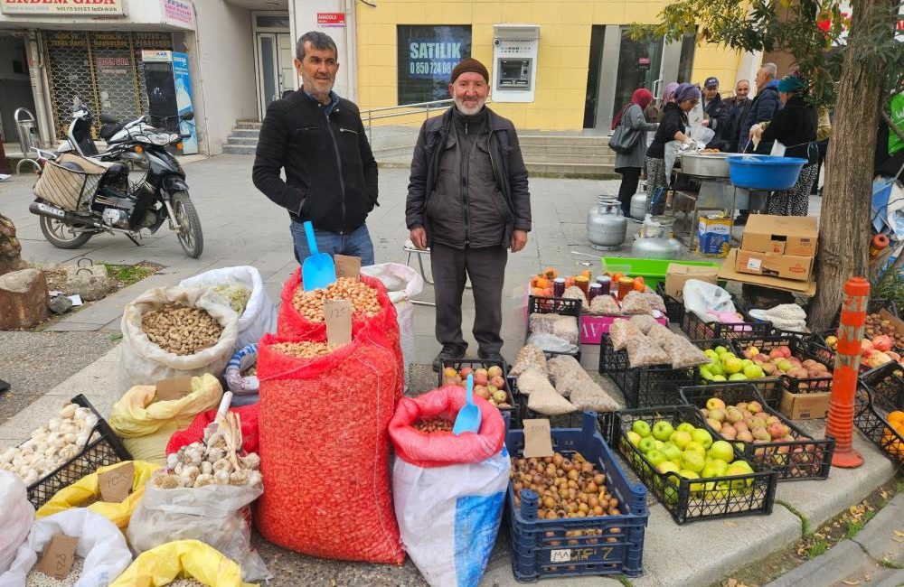 Deprem bölgesi Sındırgı’da hayat devam ediyor 10 Ağustos ve 27 Ekim tarihlerinde meydana gelen büyük depremler