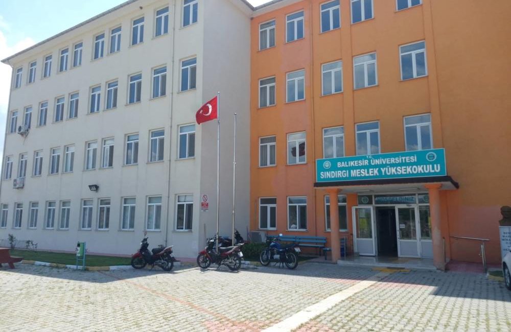 Balıkesir Üniversitesi senatosu devam eden deprem fırtınası nedeni ile Sındırgı