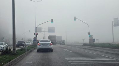 Bandırma yeni haftaya yoğun sisle uyandı. Sabah erken saatlerde etkisini