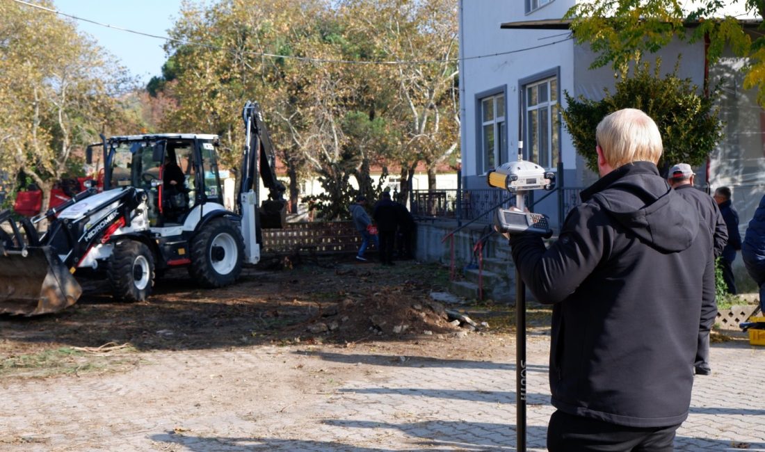 Dereköy Mahallesi’ne yapılacak sosyal alan için ilk adım atıldı Dereköy Mahallesi’nde başlatılan çok amaçlı salon projesi ve altyapı çalışmalarını