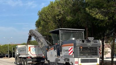Gönen Belediyesi ve Balıkesir Büyükşehir Belediyesi ekipleri, Ayvacık Caddesi’ndeki yol,