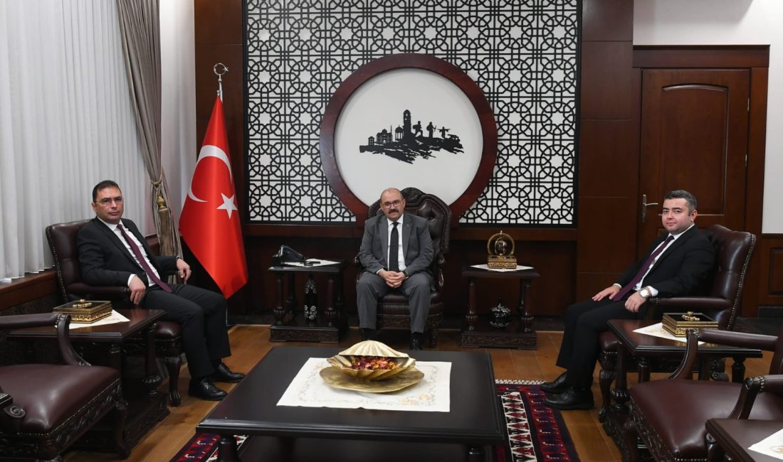 Vali Ustaoğlu, Bandırma Adliyesi heyetini ağırladı Bandırma Cumhuriyet Başsavcısı İsmail Olgun Kurt ile Bandırma Adalet Komisyonu