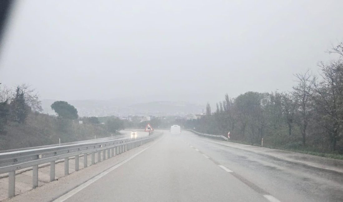 Bandırma’da sağanak yağış etkili oldu Meteoroloji Genel Müdürlüğü’nün uyarılarının ardından Bandırma ve çevresinde beklenen yağış