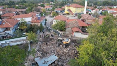  Sındırgı’da 27 Ekim’de meydana gelen 6,1 büyüklüğündeki ikinci depremin ardından