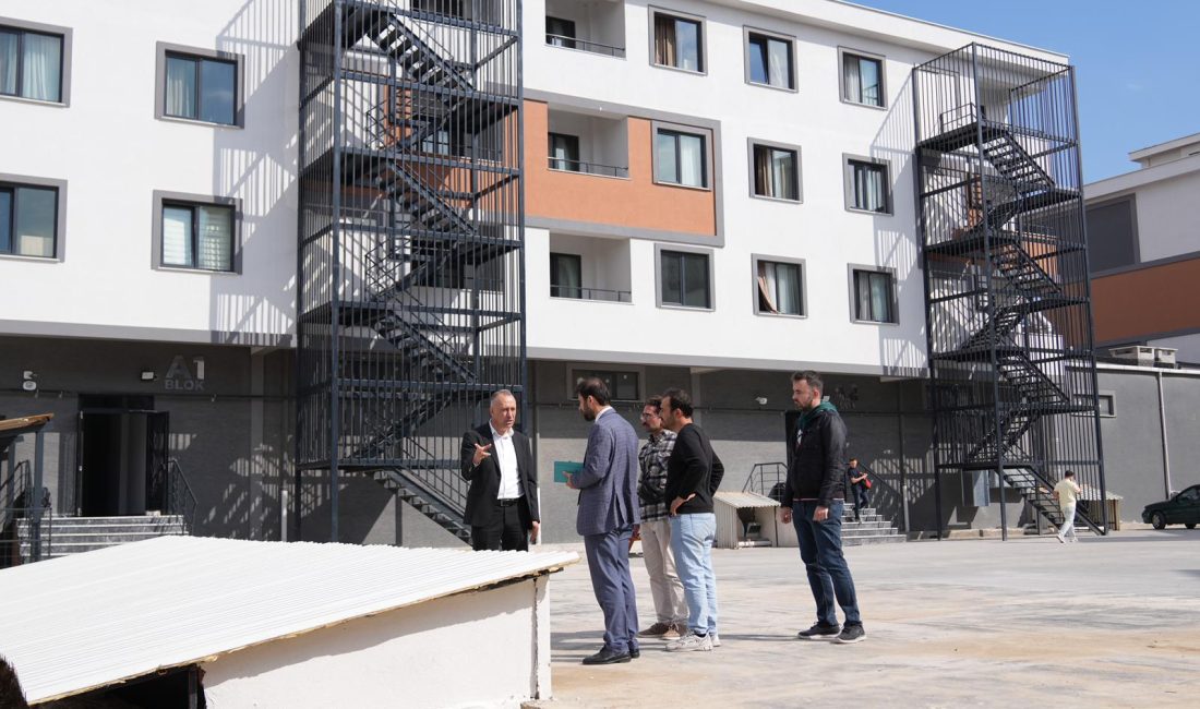 Bandırma’daki Yurt ve Spor Tesislerinde çalışmalar sürüyor Balıkesir Gençlik ve Spor İl Müdürü Adem Özalp, Bandırma’da bakım