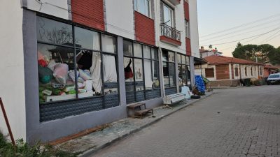 Sındırgı’da kısa aralıklarla meydana gelen iki deprem, ilçedeki yerel esnafı