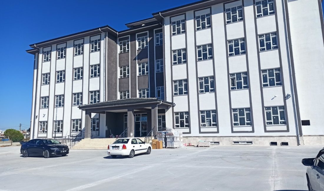 Aslan, Bandırma’da devam eden okul projelerini inceledi Bandırma İlçe Milli Eğitim Müdürü Mutlu Aslan ve Şube Müdürü