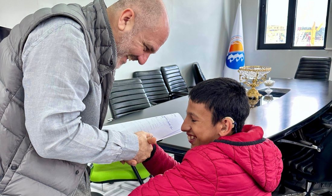 Başkan Dinçer, özel gereksinimli çocukları ağırladı Marmara Adalar Belediye Başkanı Aydın Dinçer’i ziyaret eden özel gereksinimli