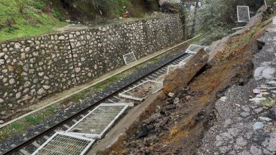 Sunullah Mahallesi 15. Sokak’ta bulunan tren yolu güzergâhındaki istinat duvarı,