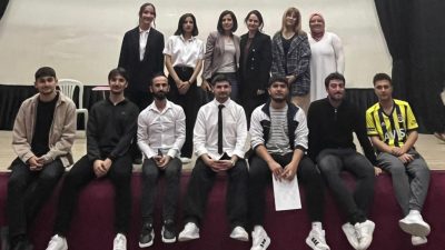 Bandırma Onyedi Eylül Üniversitesi Üçüncü Yeniciler Tiyatro Ekibi, “Kadın Olabilmek”
