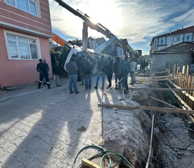  Reşadiye Mahallesi’nde çalışma esnasında bir beton mikseri, henüz belirlenemeyen bir