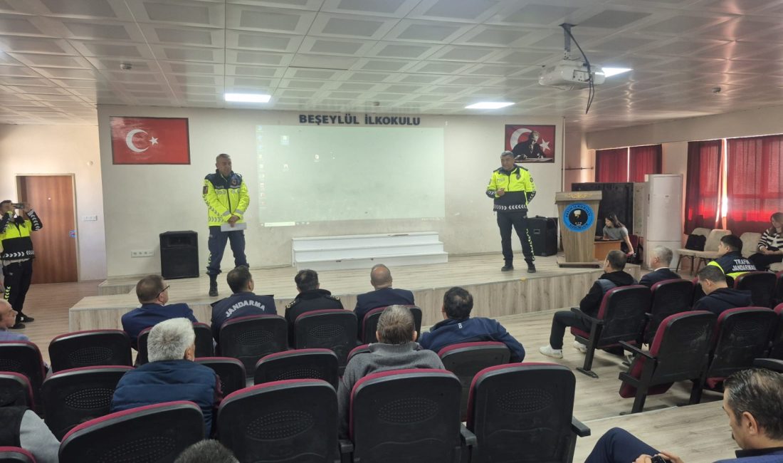 Susurluk Kaymakamlığı’ndan Taşımalı Eğitim Toplantısı Susurluk Kaymakamlığı tarafından düzenlenen taşımalı eğitim şoförleri toplantısı Beşeylül İlkokulu
