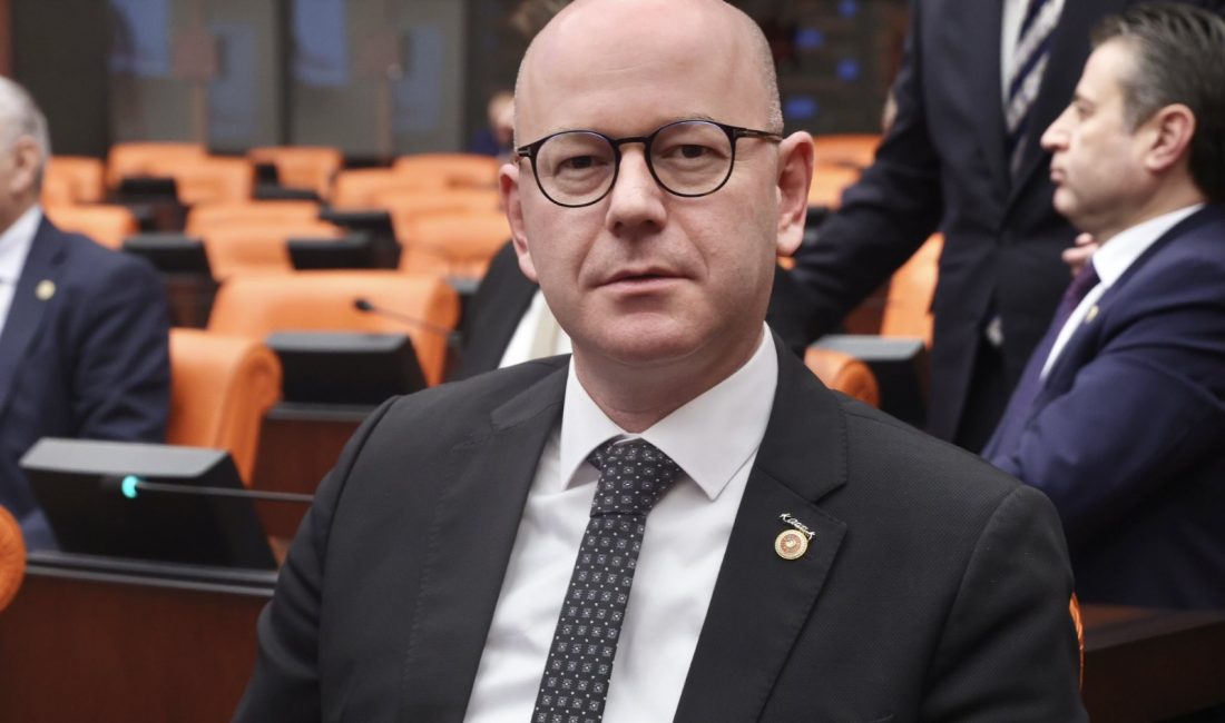 CHP’li Sarı: “10 Kasım’da sınav planlamak saygısızlıktır!” CHP Balıkesir Milletvekili Serkan Sarı, Balıkesir Üniversitesi’nde 10 Kasım günü