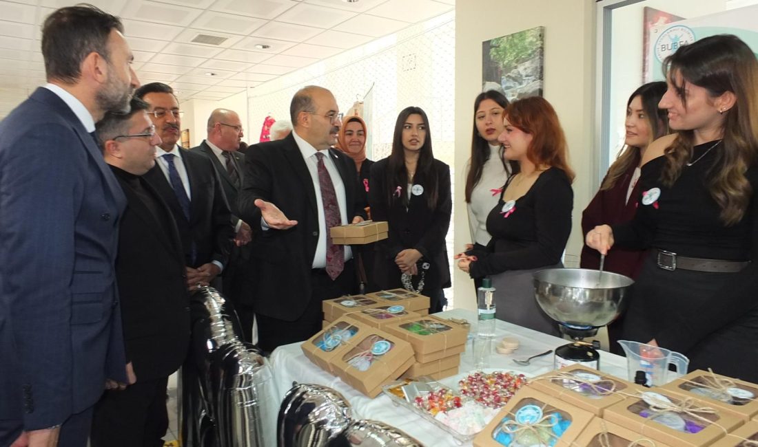 Üniversiteliler 30 projenin tanıtımını yaptı Balıkesir Üniversitesine bağlı Uygulamalı Bilimler Fakültesinde öğrenciler 30 projeye imza