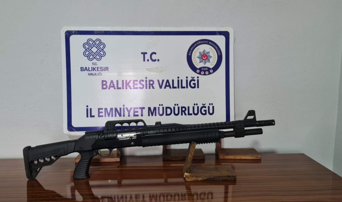 Gönen’de ruhsatsız silah ve 3 çalıntı motosiklet ele geçirild Gönen’de polis ekiplerince düzenlenen çalışmalarda ruhsatsız silah ile 3 adet