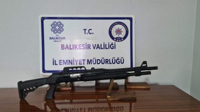 Gönen’de  polis ekiplerince düzenlenen çalışmalarda ruhsatsız silah ile 3 adet