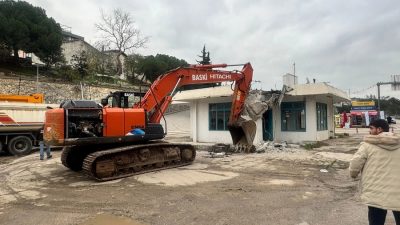 Erdek ilçesi girişinde bulunan ve uzun süredir atıl durumda olduğu
