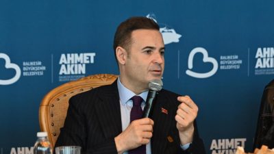Balıkesir Büyükşehir Belediye Başkanı Ahmet Akın, kentte faaliyet gösteren yerel