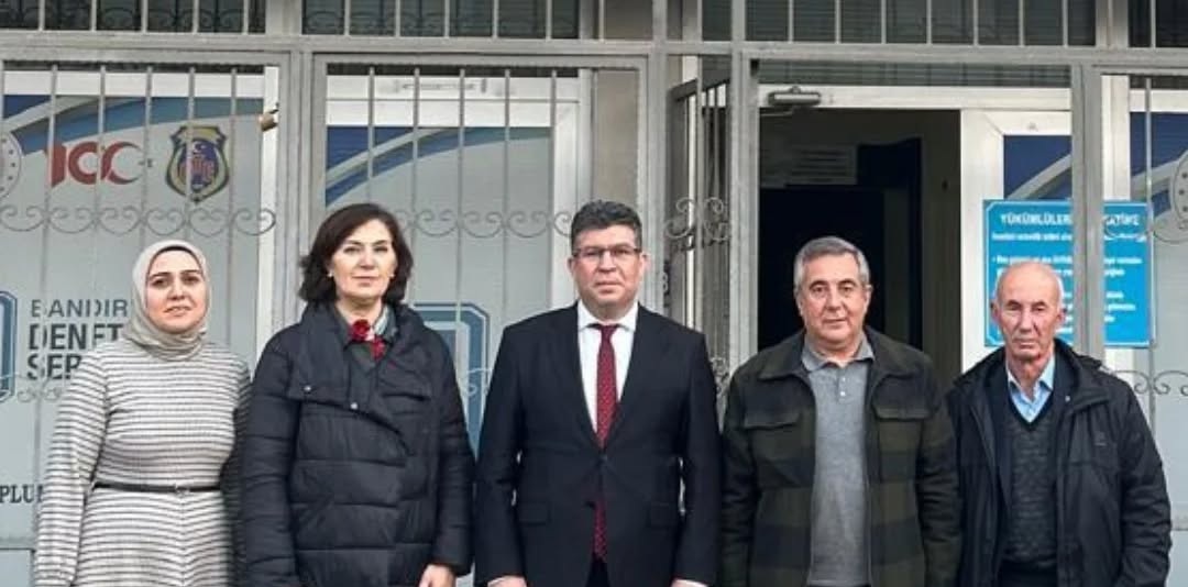 AK Parti Bandırma İlçe Başkanı Göksel Karlahan ve yönetim kurulu