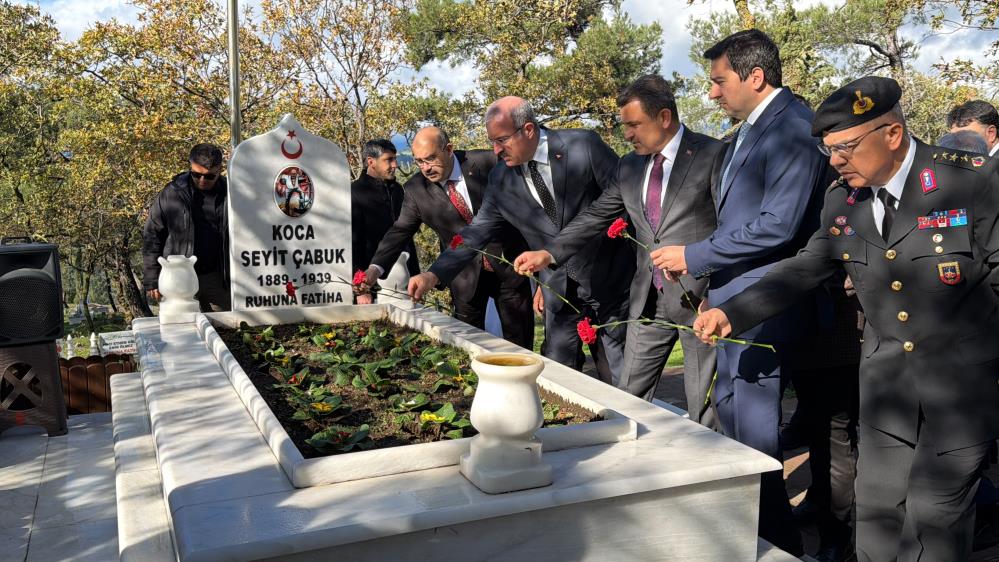 Çanakkale kahramanı Seyit Onbaşı vefatının 86. yılında kabri başında anıldı 276 kiloluk top mermisini sırtlayarak savaşın seyrini değiştiren Çanakkale Deniz