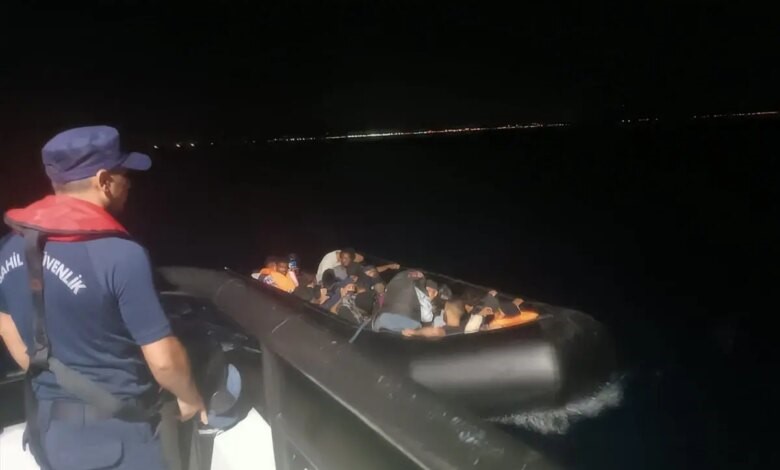 Ayvalık ta, yasa dışı yollarla yurt dışına gitmeye çalışan 23