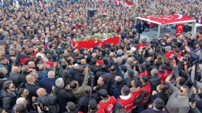 Genç yaşta hayatını kaybeden Manisa Şehzadeler Belediye Başkanı Gülşah Durbay,