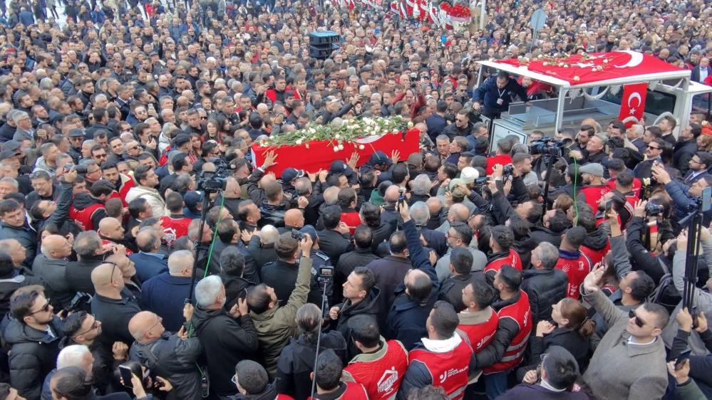 Manisa, ilk kadın başkanına ağladı Genç yaşta hayatını kaybeden Manisa Şehzadeler Belediye Başkanı Gülşah Durbay,