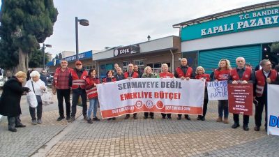 Bandırma Demokrasi Platformu, Kapalı Pazar Yeri önünde düzenlediği basın açıklamasında,