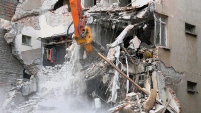 Sındırgı’da 27 Ekim’de meydana gelen 6,1 büyüklüğündeki depremin ardından yaralar