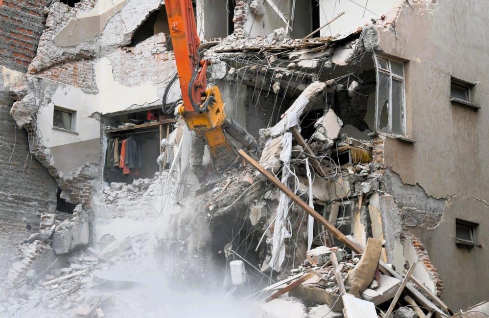 Sındırgı’da depremin izleri siliniyor Sındırgı’da 27 Ekim’de meydana gelen 6,1 büyüklüğündeki depremin ardından yaralar