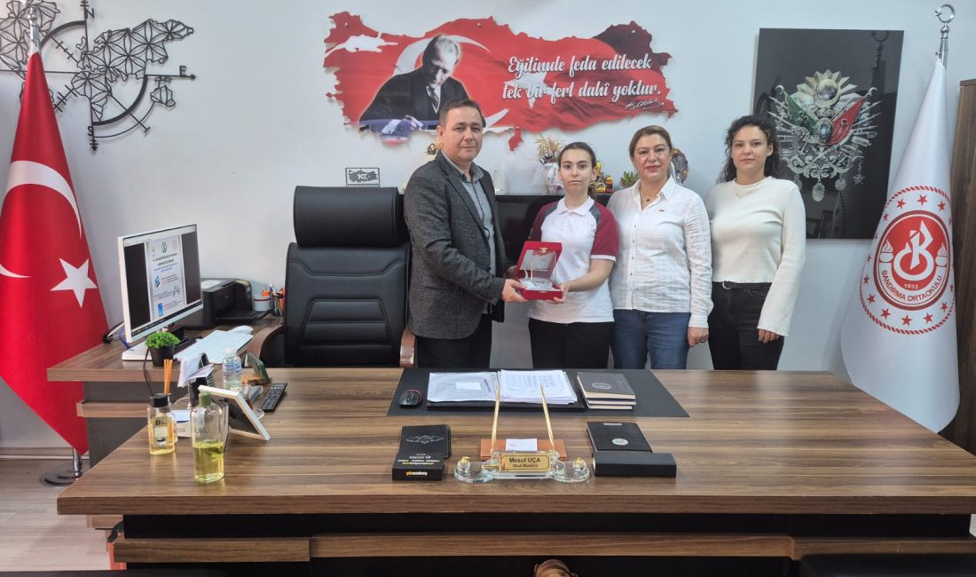 Bandırma Ortaokulu Öğrencisi Balıkesir İl Birincisi oldu 8/G sınıfı öğrencisi Eslem Yurdakul, HAYKOOP tarafından düzenlenen hikâye yarışmasında