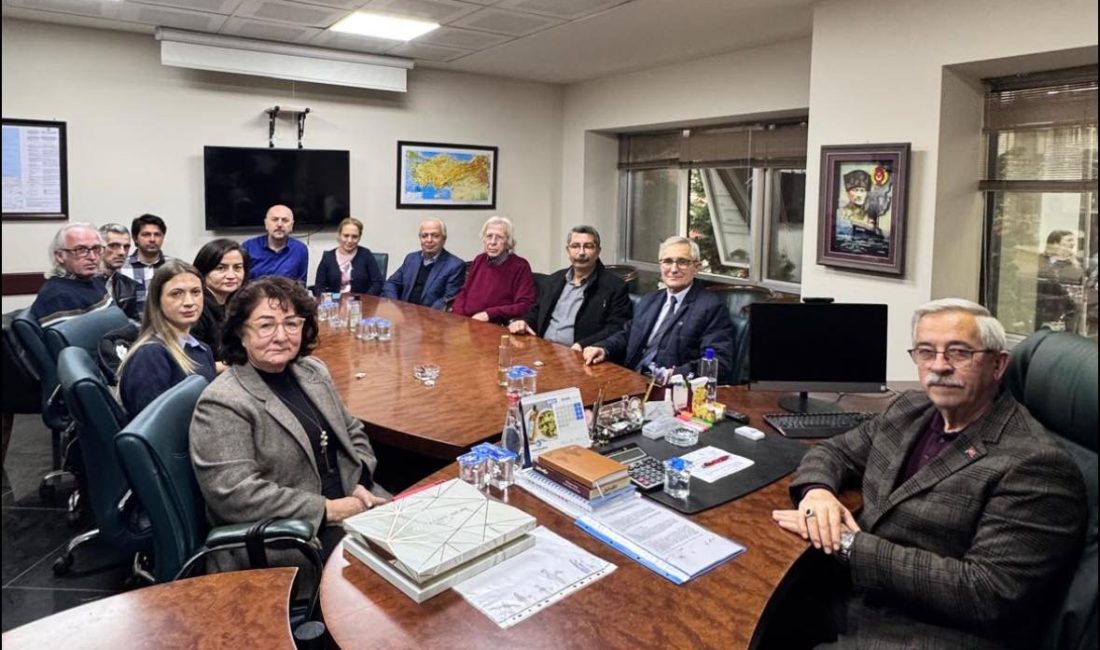 Erdek’te Belediye ve Meslek Odaları iş birliği görüşüldü TMMOB’ye bağlı meslek odalarının Balıkesir, Bandırma ve Erdek temsilcileri, Erdek