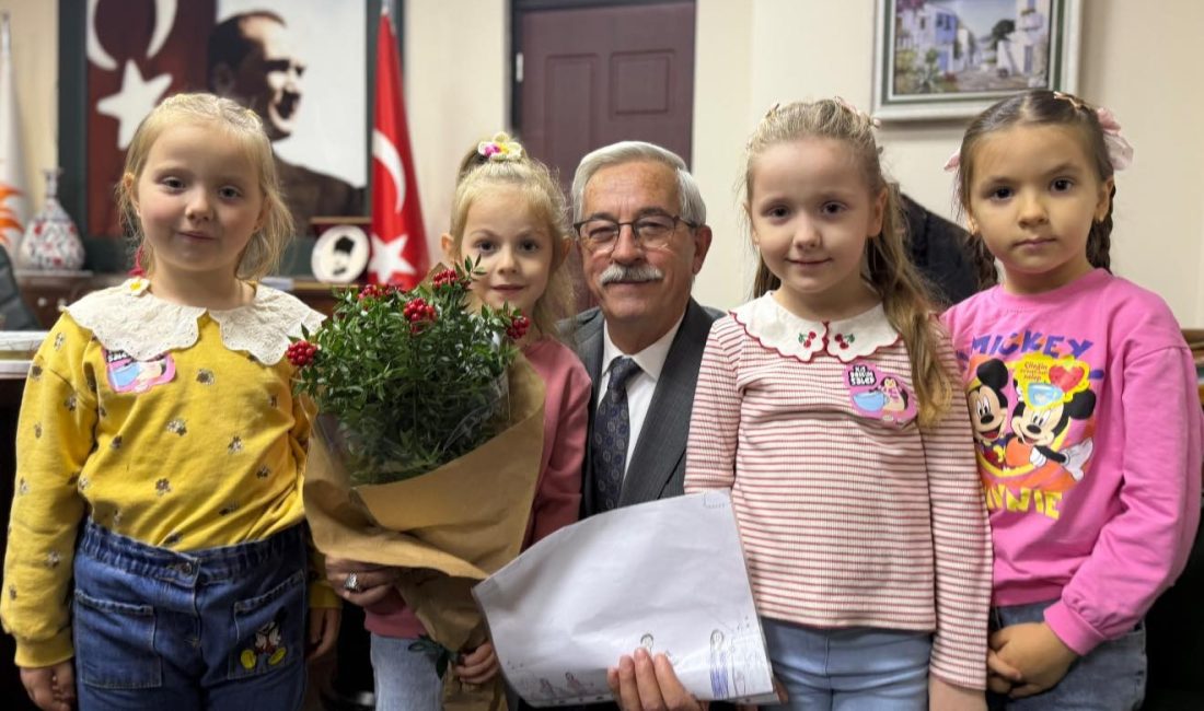 Yılbaşı Pazarı için Erdek’e gelen öğrenciler misafir edildi Kestanelik Mahallesi’nden gelen ilkokul öğrencileri, yılbaşı pazarı ziyareti kapsamında Erdek