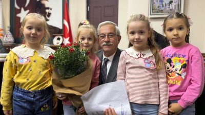 Kestanelik Mahallesi’nden gelen ilkokul öğrencileri, yılbaşı pazarı ziyareti kapsamında Erdek