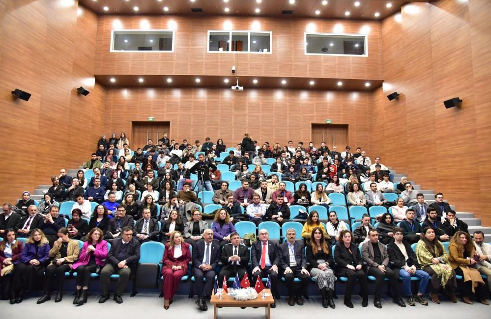 İnovatif Fikirler Proje Pazarı’nda ödüller sahiplerini buldu Balıkesir Üniversitesi Teknoloji Transfer Ofisi koordinasyonunda Tübitak desteğiyle düzenlenen 2.